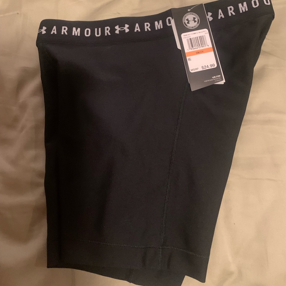 NWT UA Compression Biker Shorts Women’s Size Small